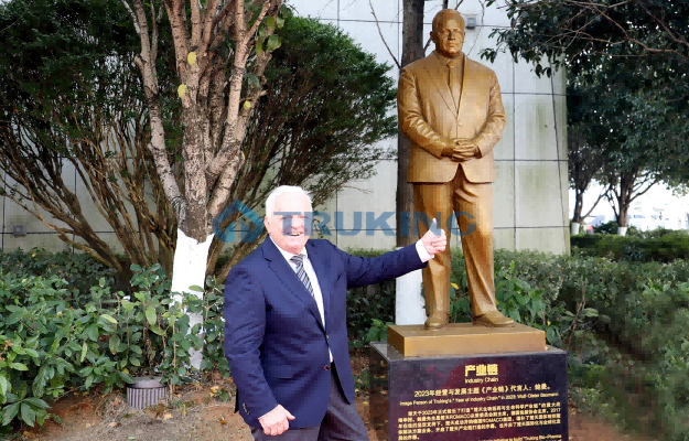 楚天科技中國總部園區鮑曼銅像和鮑曼公園揭幕